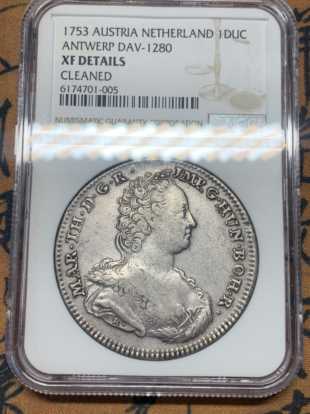 《竞宝斋》第30场-周日，周一，周二3场连拍（全场顺丰包邮） NGC-XFD 1753年奥属尼德兰大奶妈银币1杜卡特 带奶妈头像，重33.2克，少见版