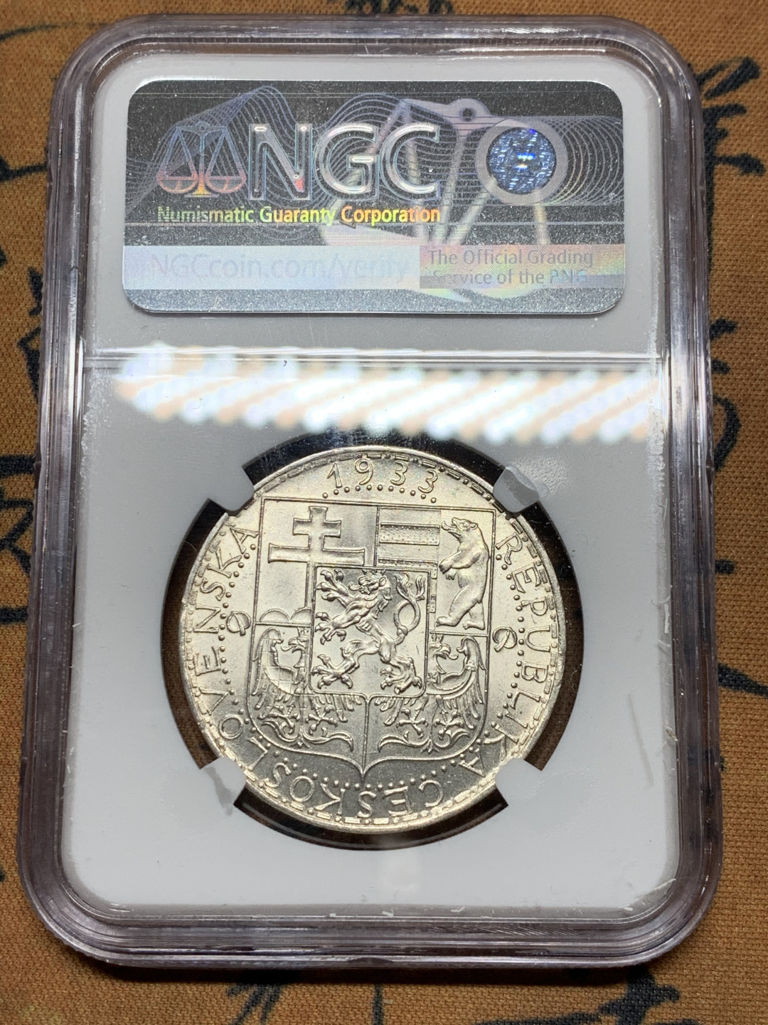 《竞宝斋》第30场-周日，周一，周二3场连拍（全场顺丰包邮） NGC-MS64 捷克斯洛伐克 1933年 20克朗 三人行必有我师 大银币 转光顶级品相