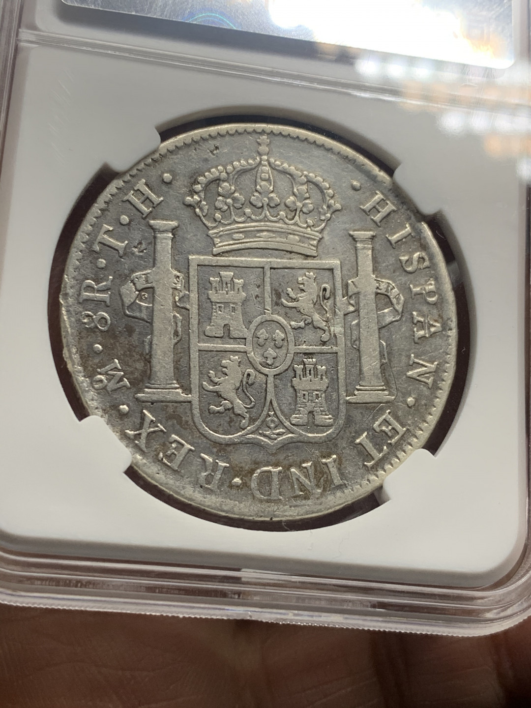 《竞宝斋》第30场-周日，周一，周二3场连拍（全场顺丰包邮） 西属 墨西哥1806年 卡四 8R 双柱大银币 细节见图