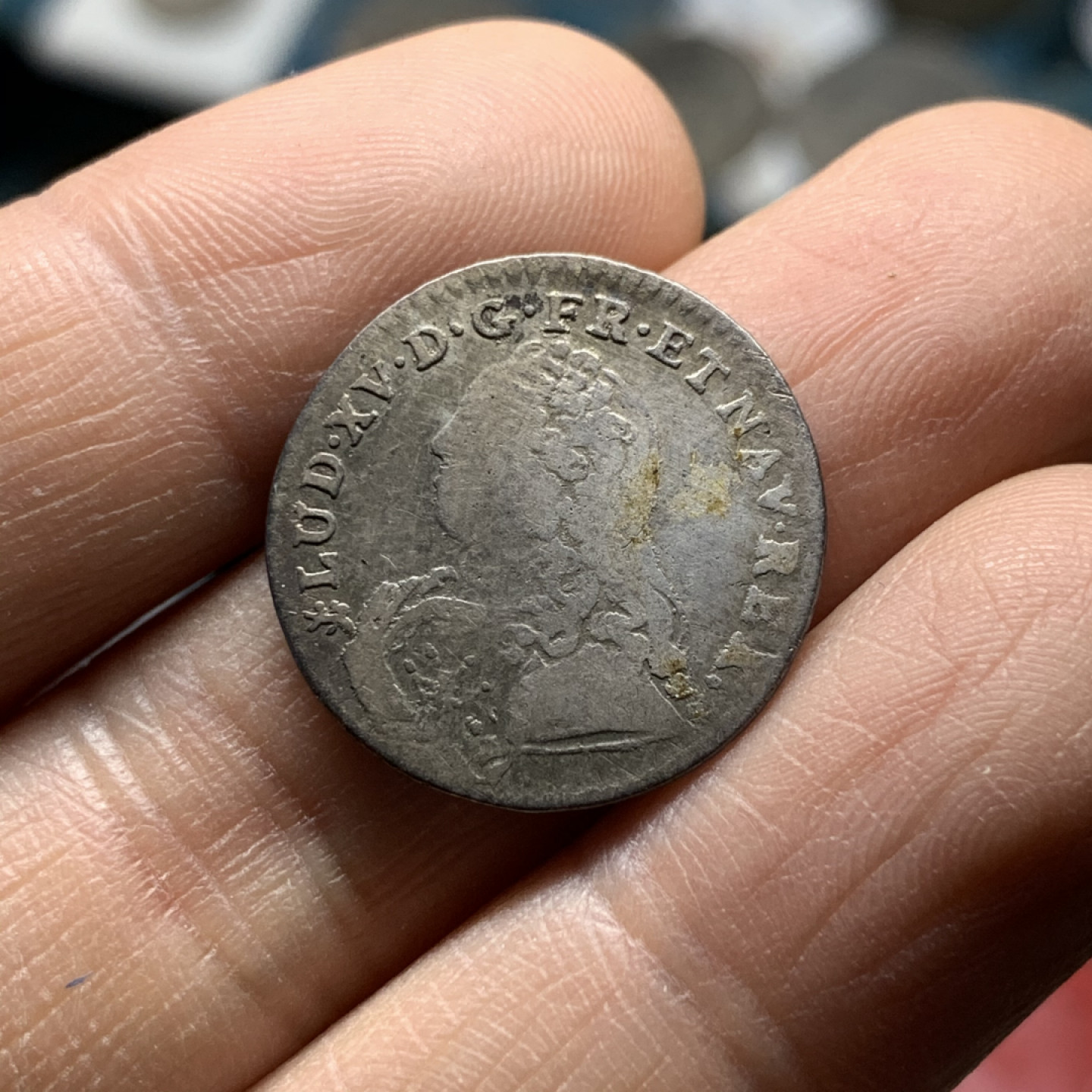 《竞宝斋》第30场-周日，周一，周二3场连拍（全场顺丰包邮） 法国 1728年 路易十五 12S 小银币 原味 这样的品相已经非常难得