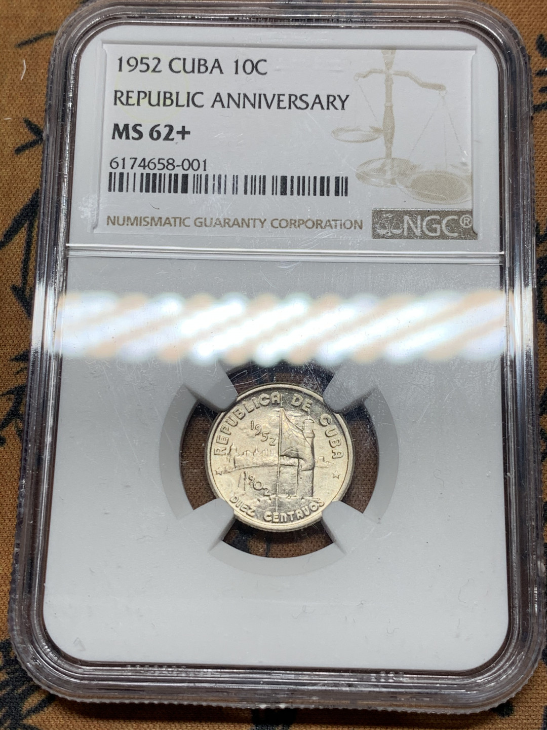 《竞宝斋》第30场-周日，周一，周二3场连拍（全场顺丰包邮） NGC-MS62+ 古巴 1952年 50周年纪念 10分 原光银币 少见品种