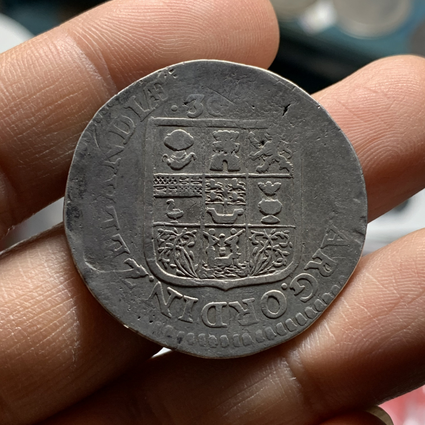 《竞宝斋》第30场-周日，周一，周二3场连拍（全场顺丰包邮） 荷兰 武士持剑 30斯蒂弗 银币 35mm，15.6克 首见品种