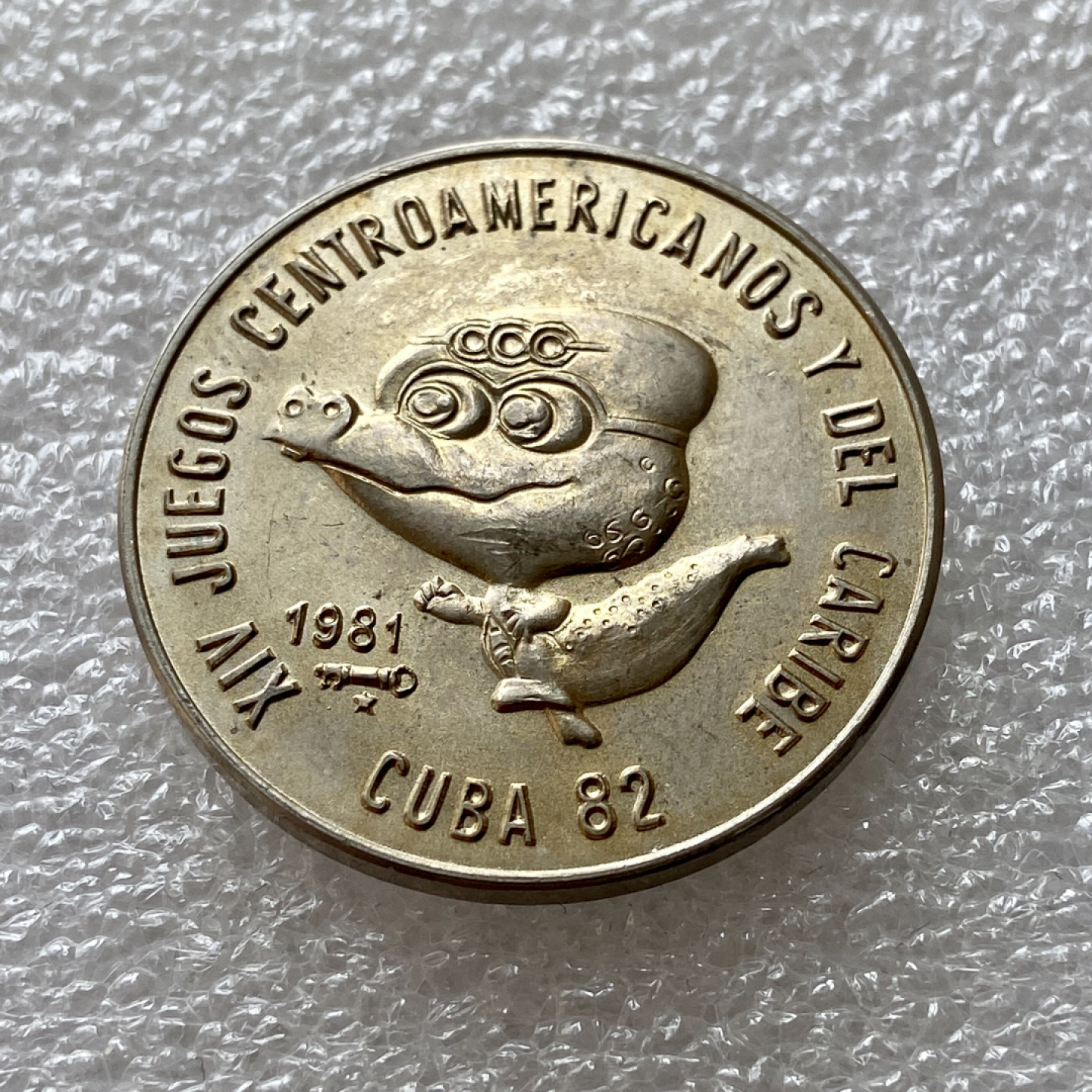 【Numismatist】第四场-0起拍-0佣金-包邮-世界硬币 古巴1981年1比索纪念币 恐龙宝宝 发行量仅5000