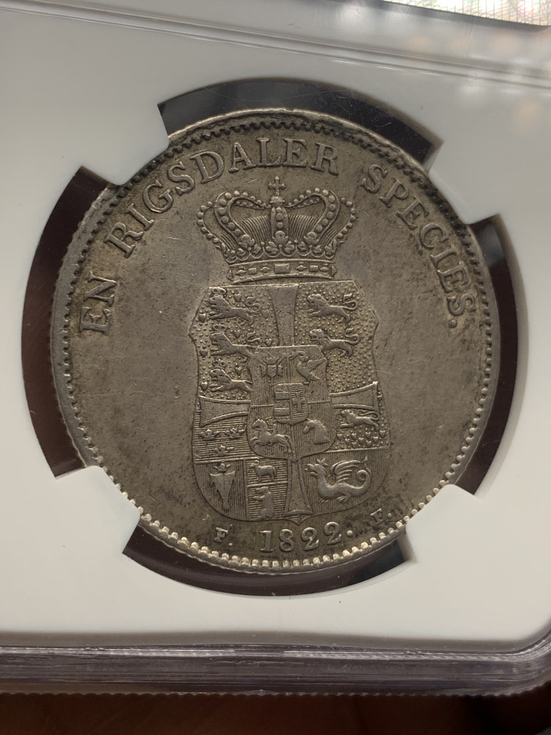 《竞宝斋》第30场-周日，周一，周二3场连拍（全场顺丰包邮） NGC-AU53 丹麦1822年 弗雷德里克六世 1达勒 克朗大银币 少见