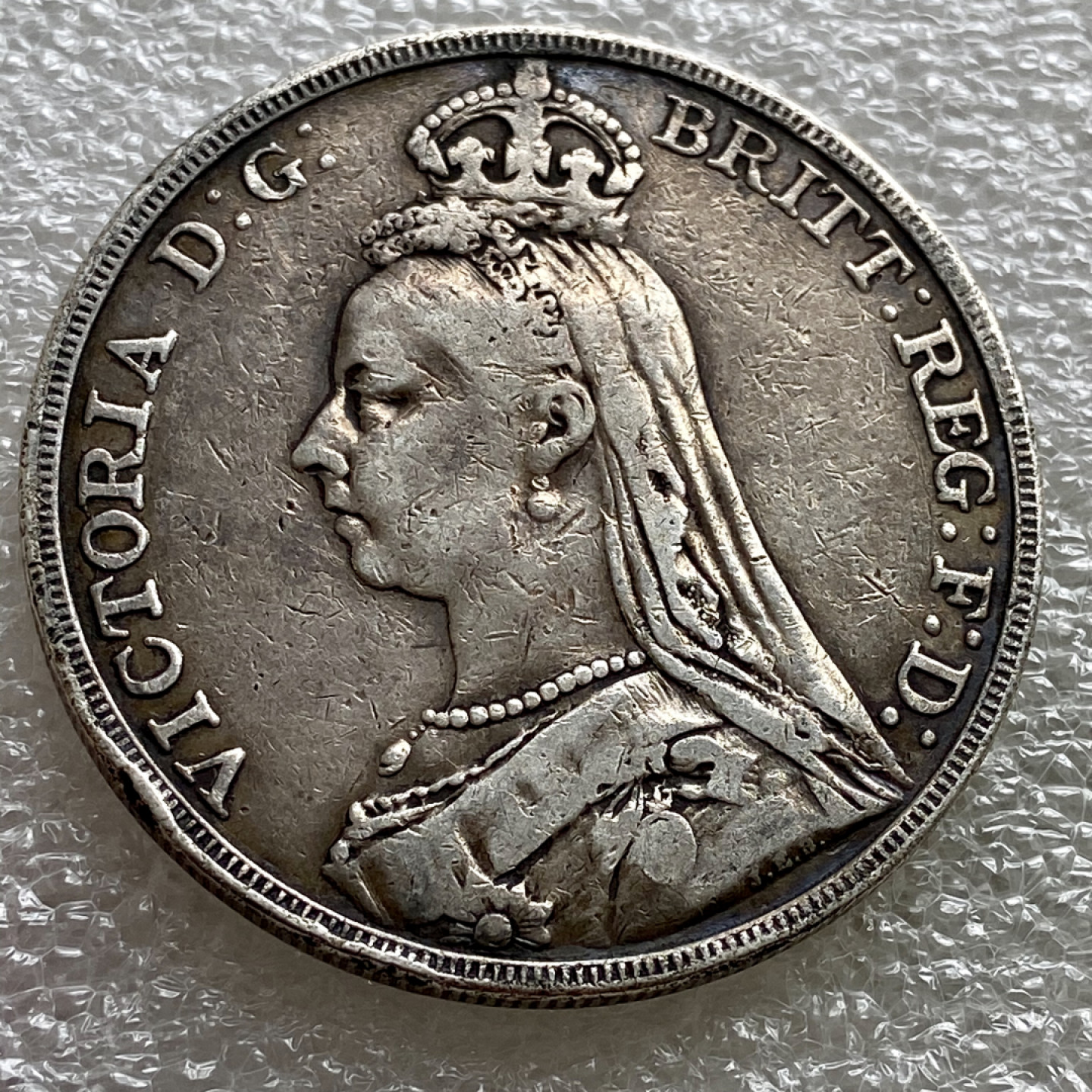 【Numismatist】第四场-0起拍-0佣金-包邮-世界硬币 英国维多利亚女王1889年马剑银币 包浆纯熟