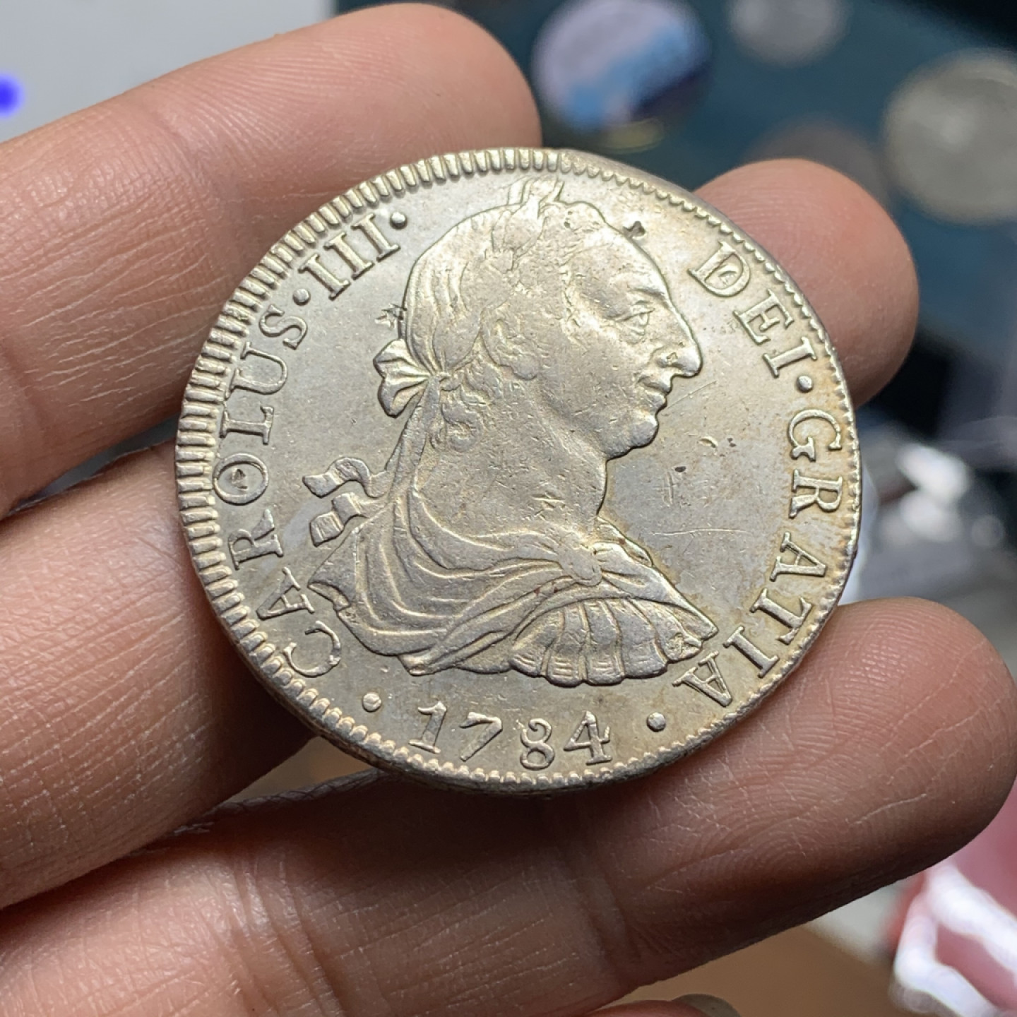 《竞宝斋》第30场-周日，周一，周二3场连拍（全场顺丰包邮） 西属 墨西哥1784年 卡三 8R 双柱大银币 39mm 26.7克 细节见图