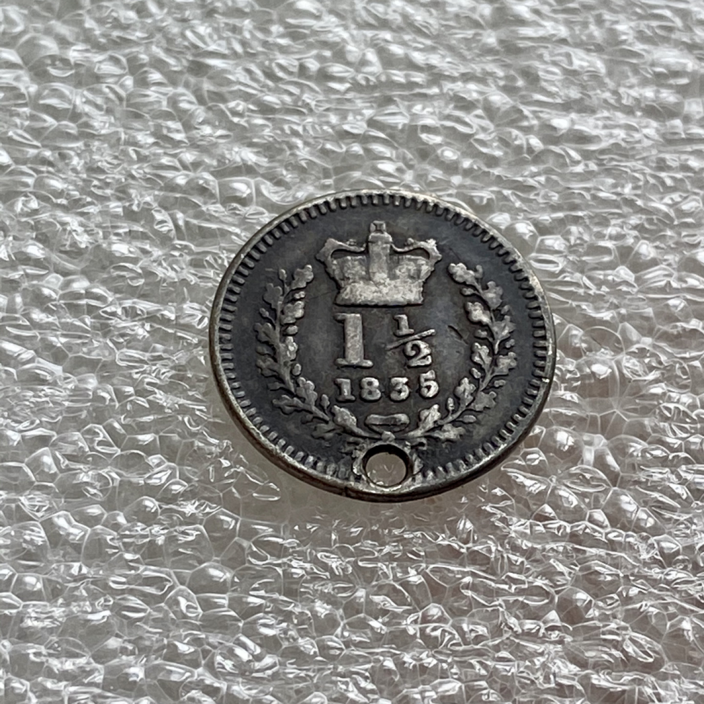 【Numismatist】第四场-0起拍-0佣金-包邮-世界硬币 英国威廉四世1835年1.5便士银币 带孔