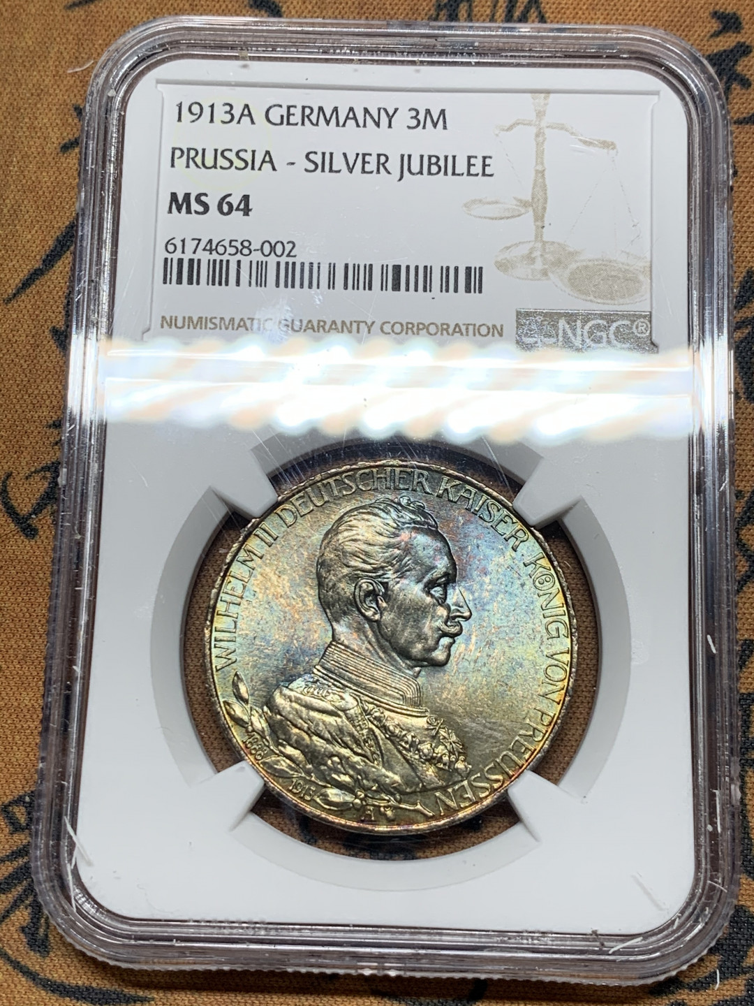 《竞宝斋》第30场-周日，周一，周二3场连拍（全场顺丰包邮） NGC-MS64 德国普鲁士 1913年 军装版 3马克 银币 五彩包浆 非常漂亮