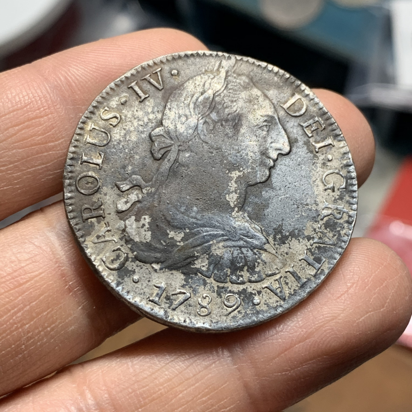 《竞宝斋》第30场-周日，周一，周二3场连拍（全场顺丰包邮） 西属 墨西哥1789年 卡三头像卡四名称 过渡版本 8R 双柱大银币 38.6mm 26.3克 细节见图