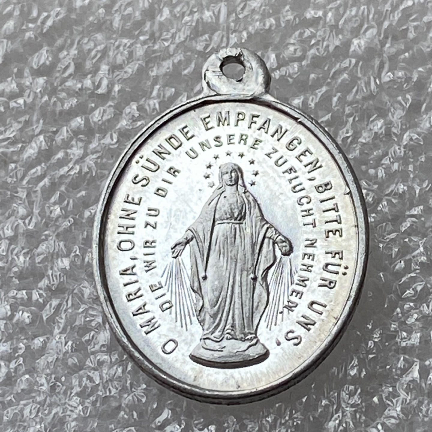 【Numismatist】第四场-0起拍-0佣金-包邮-世界硬币 奥地利圣母玛利亚宗教徽章 16*22mm大小 非常精致