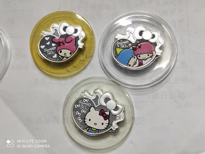 【海寧潮】拍卖第七期 - 【海寧潮】纽埃2010年Hello Kitty诞生50周年镶嵌水晶1盎司银币3枚套