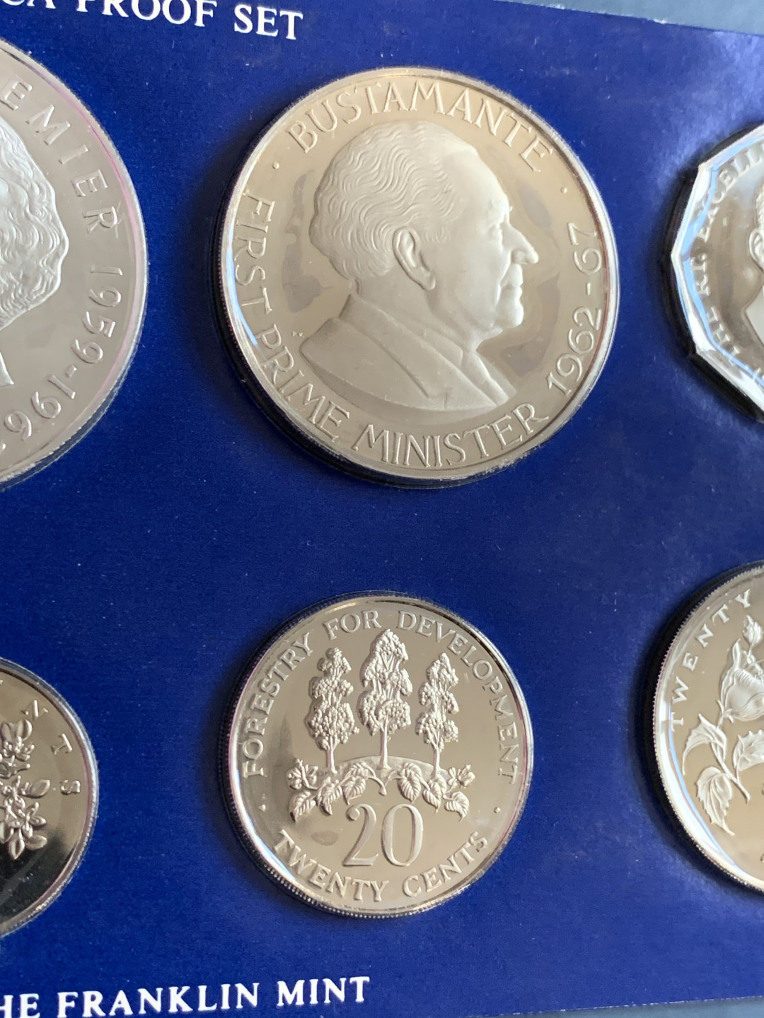 《竞宝斋》第31场（年内尾拍）-周日，周一，周二3场连拍（全场顺丰包邮） 牙买加 1977年 精制套币9枚含2枚大银币80克原盒原证