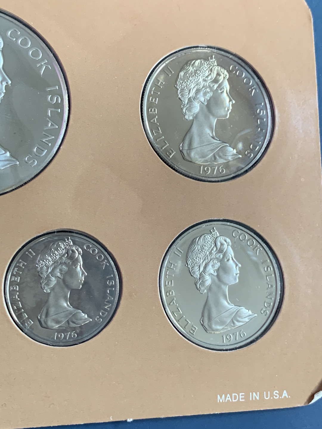 《竞宝斋》第31场（年内尾拍）-周日，周一，周二3场连拍（全场顺丰包邮） 库克群岛 1976年 精制套币8枚含1枚大银币27克原盒原证