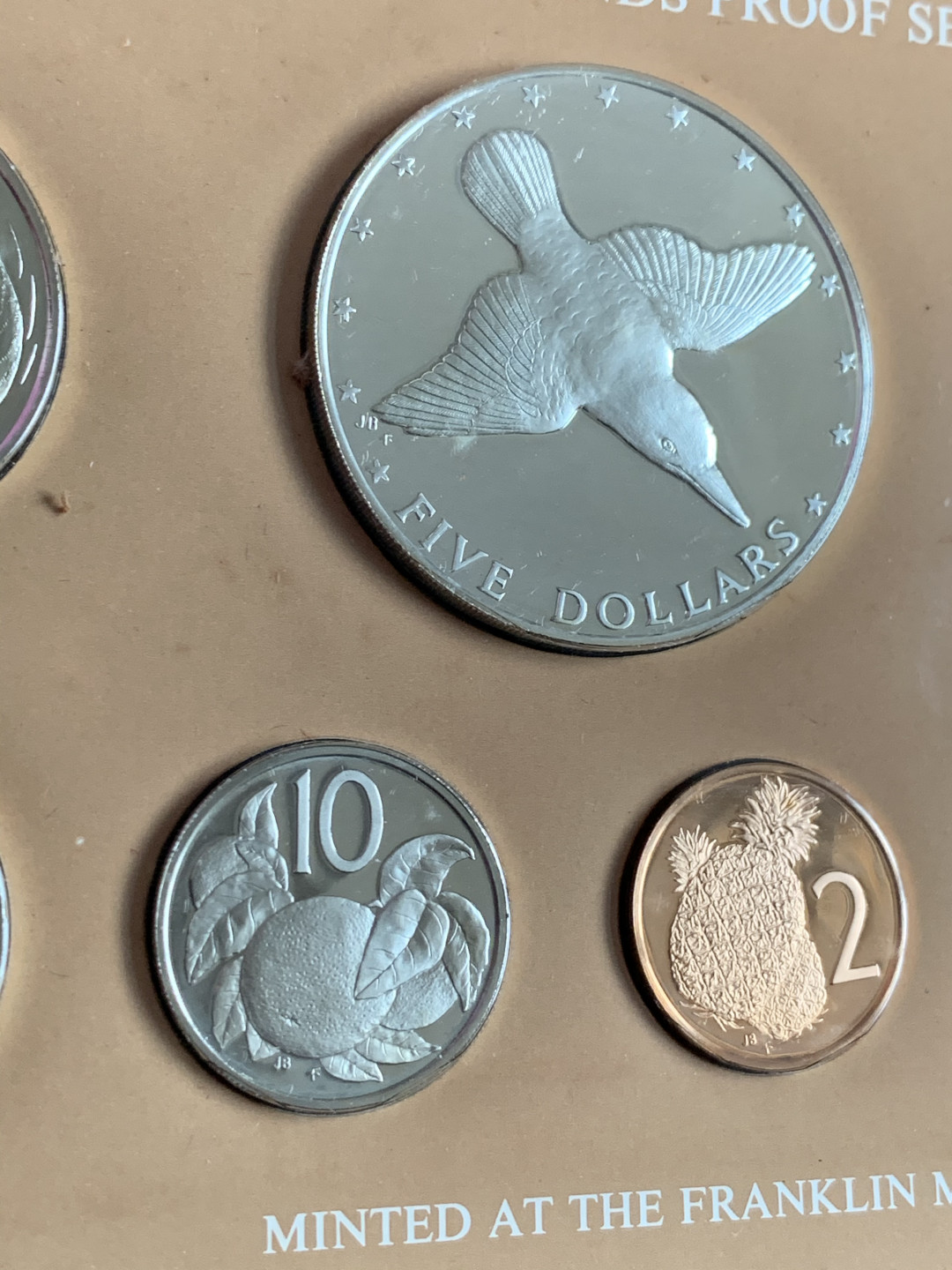 《竞宝斋》第31场（年内尾拍）-周日，周一，周二3场连拍（全场顺丰包邮） 库克群岛 1976年 精制套币8枚含1枚大银币27克原盒原证