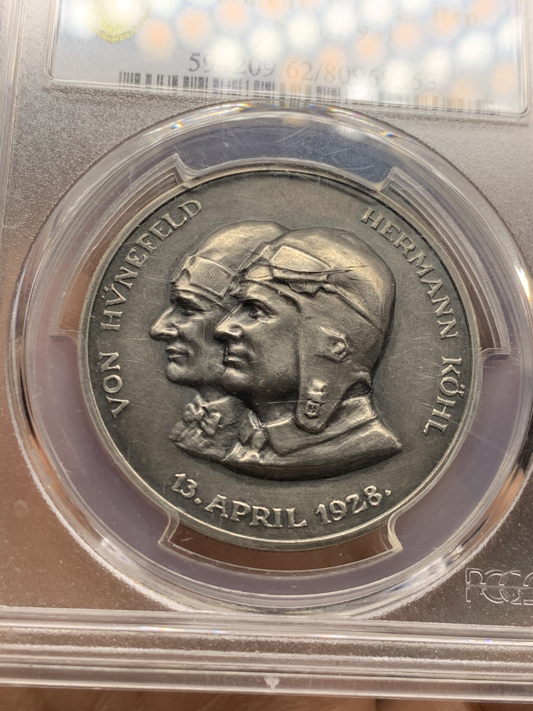 《竞宝斋》第31场（年内尾拍）-周日，周一，周二3场连拍（全场顺丰包邮） PCGS SP62 德国魏玛 1928年 飞越大西洋 纪年银章 极具重大历史价值 盒子正中有一小裂痕 从状态看被章顶的