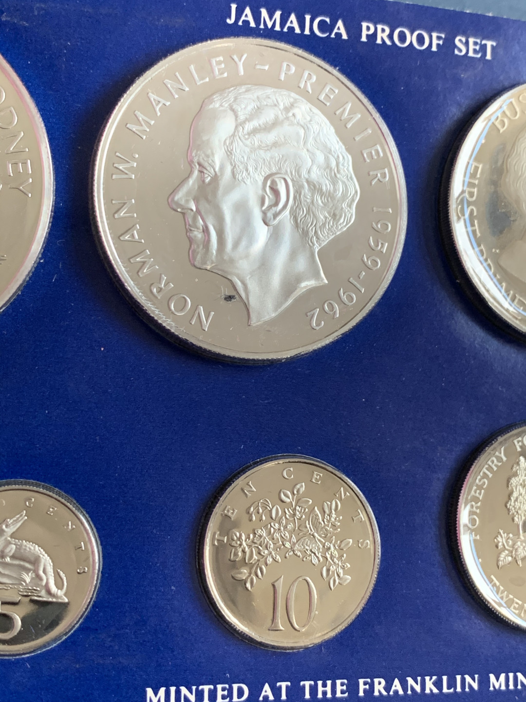 《竞宝斋》第31场（年内尾拍）-周日，周一，周二3场连拍（全场顺丰包邮） 牙买加 1977年 精制套币9枚含2枚大银币80克原盒原证