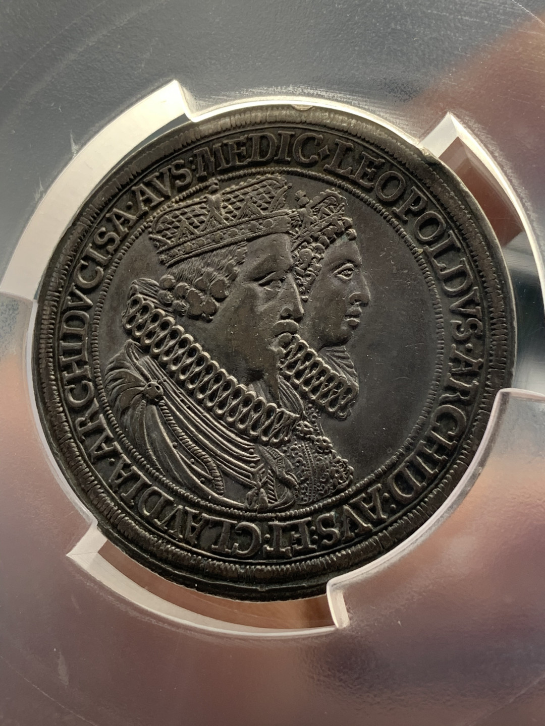 《竞宝斋》第31场（年内尾拍）-周日，周一，周二3场连拍（全场顺丰包邮） PCGS AU50 神圣罗马帝国 1626年2泰勒银币 利奥波德五世和克劳迪娅·德·美第奇大公大婚2泰勒 细节优秀 没有同期币常有缺陷