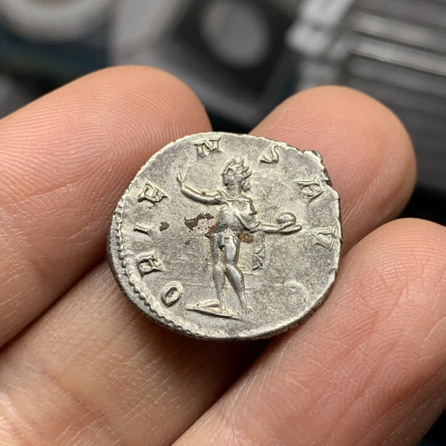 《竞宝斋》第31场（年内尾拍）-周日，周一，周二3场连拍（全场顺丰包邮） 好品古罗马银币 戈尔迪安三世  公元 242-244 年 重量：4克，宽：22.6mm 难得品相 人物生动，细节清晰