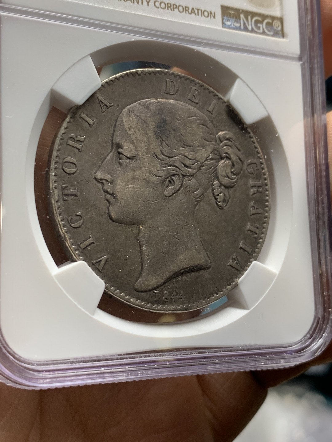 《竞宝斋》第31场（年内尾拍）-周日，周一，周二3场连拍（全场顺丰包邮） NGC 评级 原味包浆 英国 1844年 小维 克朗 大银币 人物自然 清晰 热门上涨品种