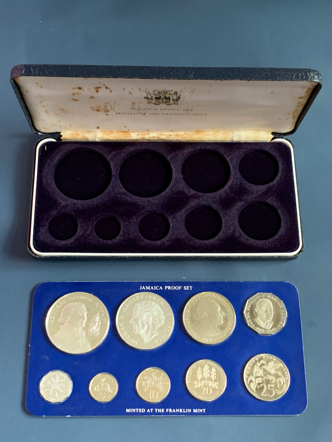 《竞宝斋》第31场（年内尾拍）-周日，周一，周二3场连拍（全场顺丰包邮） 牙买加 1977年 精制套币9枚含2枚大银币80克原盒原证