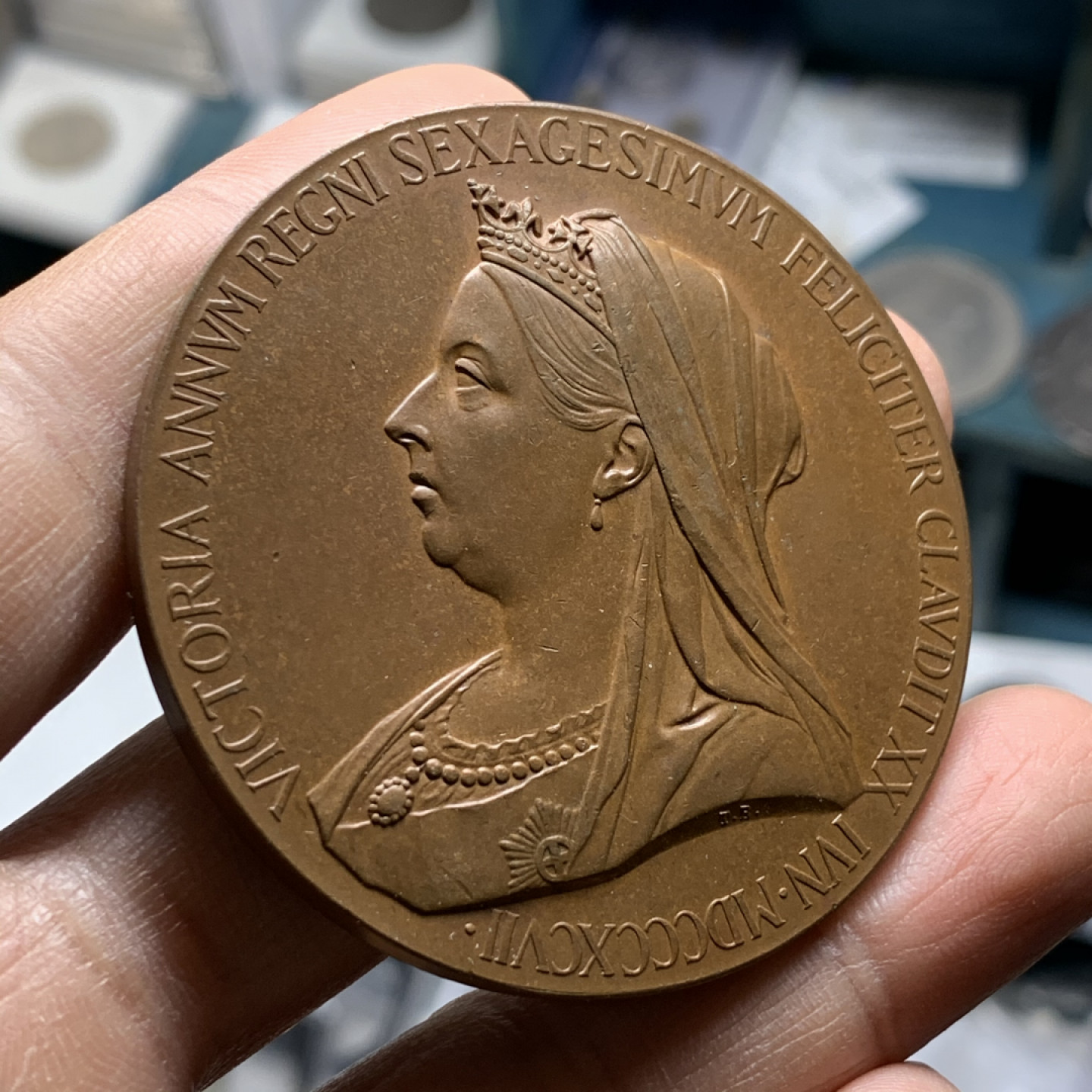 《竞宝斋》第31场（年内尾拍）-周日，周一，周二3场连拍（全场顺丰包邮） 英国1897年维多利亚在位60周年大铜章 55mm 76克厚重压手，铸造精美