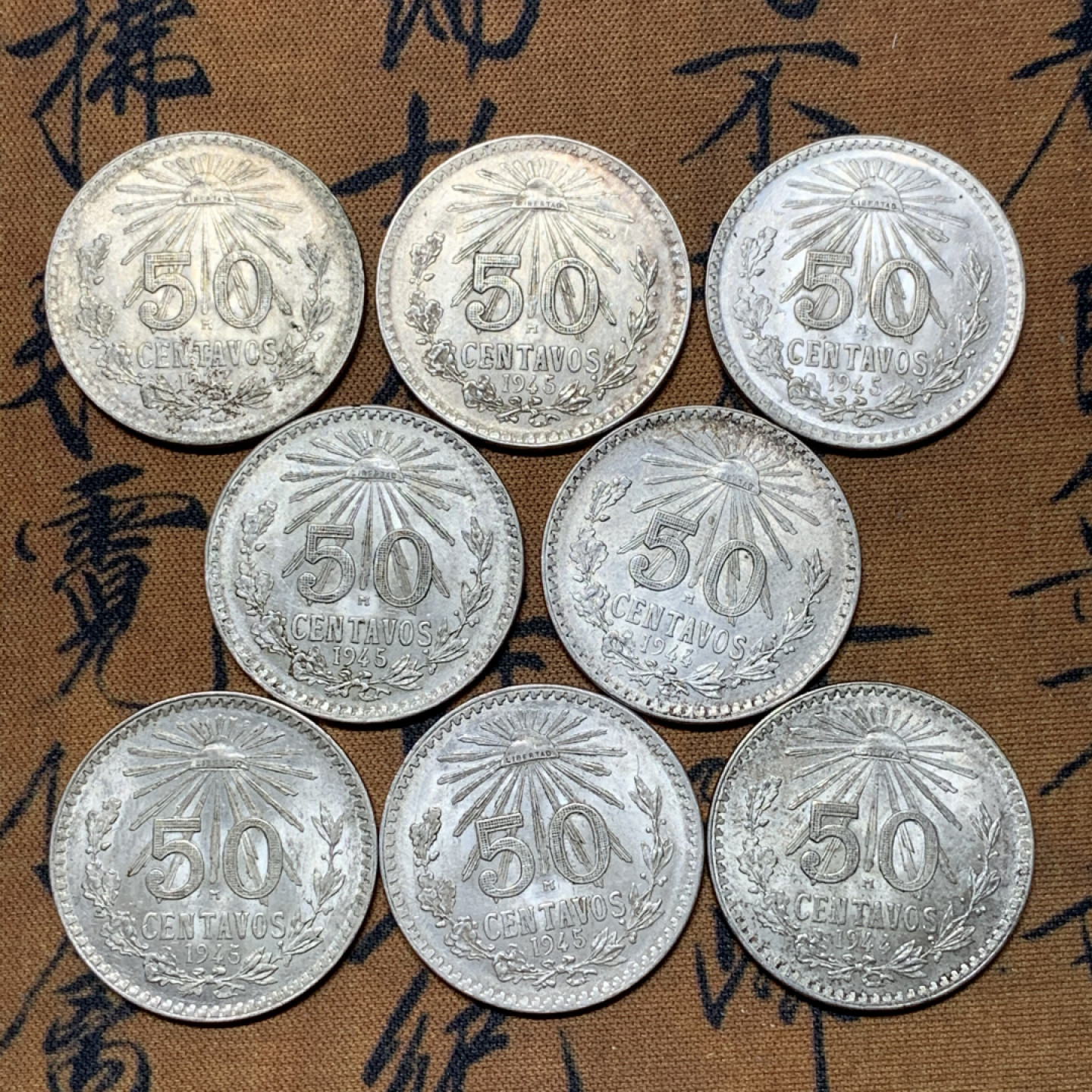 《竞宝斋》第31场（年内尾拍）-周日，周一，周二3场连拍（全场顺丰包邮） 8枚一组 二战期间1943-1945 墨西哥50分小鹰洋银币一组原光品相