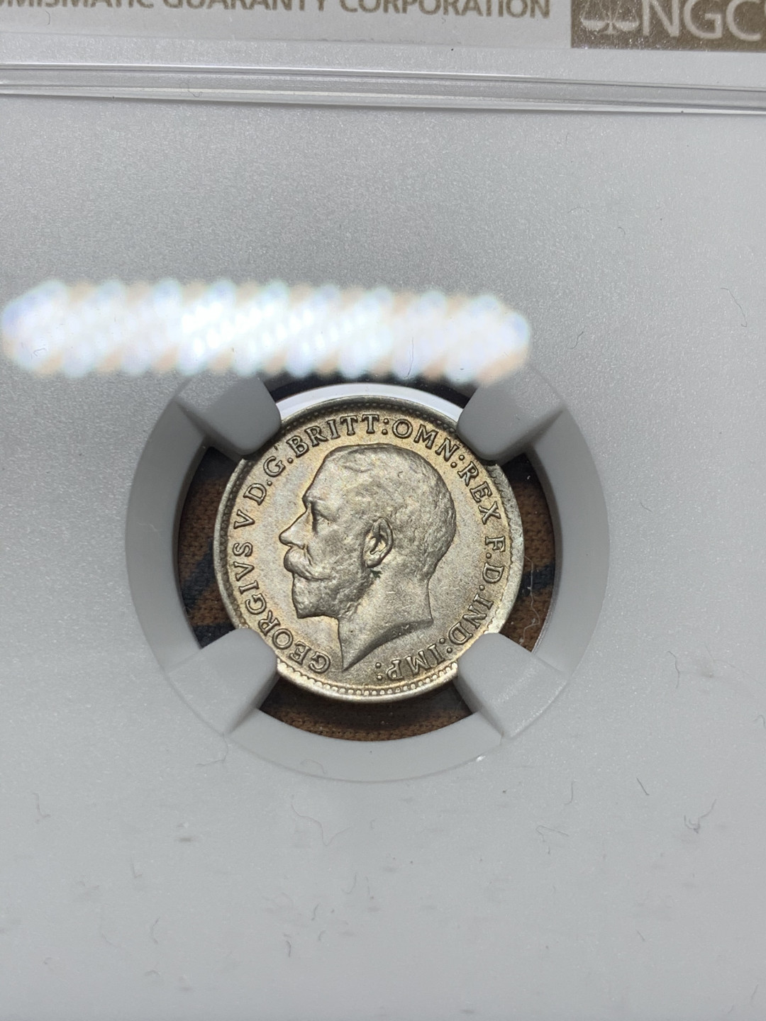 《竞宝斋》第31场（年内尾拍）-周日，周一，周二3场连拍（全场顺丰包邮） 唯一冠军分 NGC-MS63 英国 1920年 乔五 3便士银币 细节清晰 难得状态