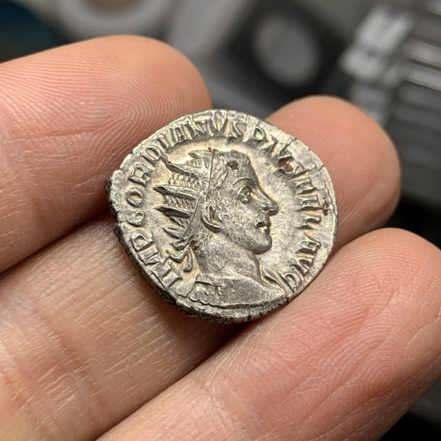 《竞宝斋》第31场（年内尾拍）-周日，周一，周二3场连拍（全场顺丰包邮） 好品古罗马银币 戈尔迪安三世  公元 242-244 年 重量：4克，宽：22.6mm 难得品相 人物生动，细节清晰