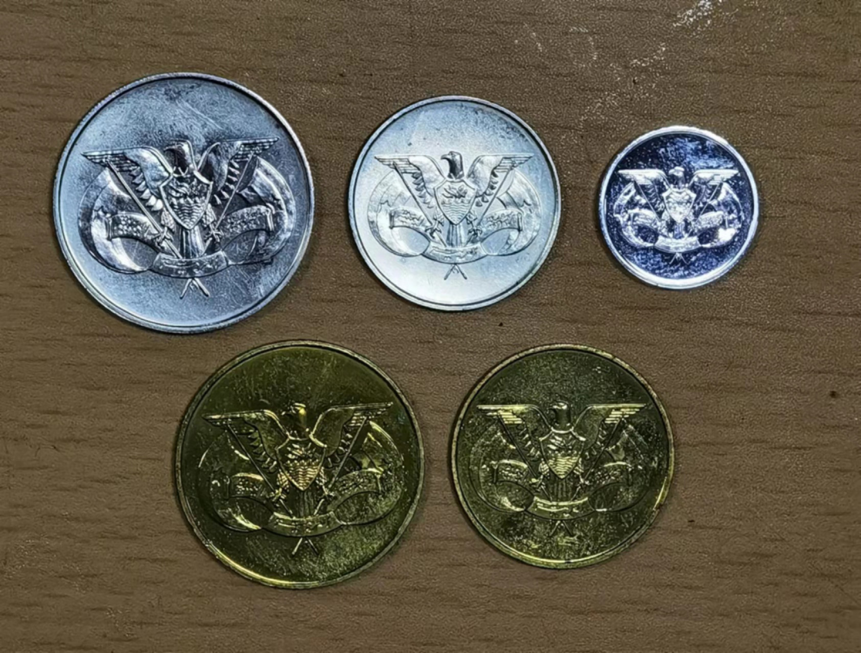 北京马甸外国钱币专卖店微拍第六十七期，非贵金属外国纪念币，流通币专场，陆续上新欢迎关注 从原装卡册中拆下来的精制版北也门流通币5枚／套