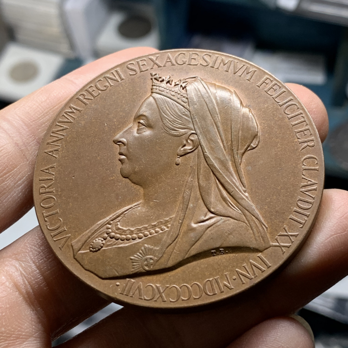 《竞宝斋》第31场（年内尾拍）-周日，周一，周二3场连拍（全场顺丰包邮） 英国1897年维多利亚在位60周年大铜章 55mm 76克厚重压手，铸造精美