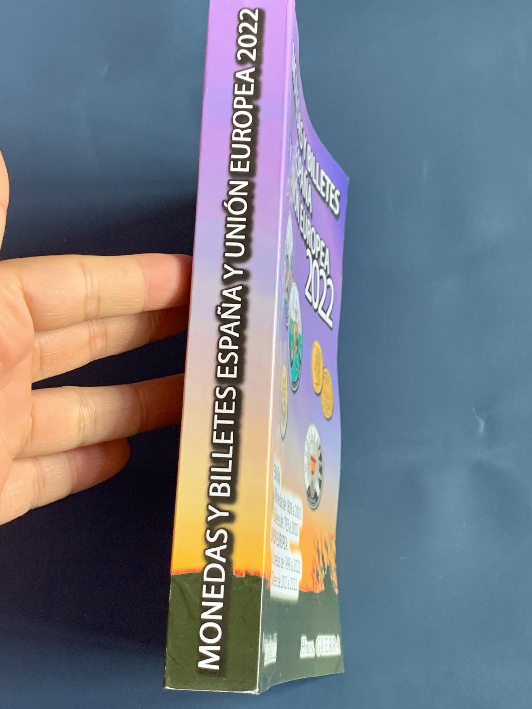 《竞宝斋》第31场（年内尾拍）-周日，周一，周二3场连拍（全场顺丰包邮） 西班牙 2022年 钱币目录 包含属地，本土，现代币，纸币。将近500页的厚度。值得拥有