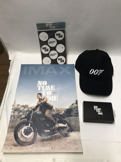零元拍：兵人八脚《007：无暇赴死》官方电影周边：精美海报，棒球帽，工具套装，贴纸（无签名）。 - 零元拍：兵人八脚《007：无暇赴死》官方电影周边：精美海报，棒球帽，工具套装，贴纸（无签名）。