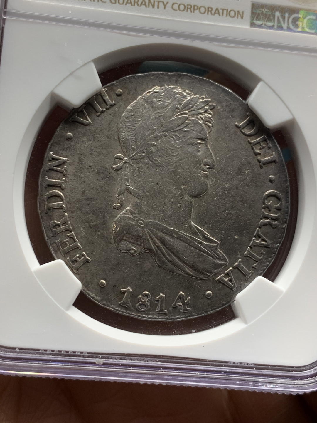 《竞宝斋》第31场（年内尾拍）-周日，周一，周二3场连拍（全场顺丰包邮） NGC AU55 秘鲁利马LIMA 1814年 费七 8R 双柱大银币 正反深打 背面MS品的底板 喜欢不要错过