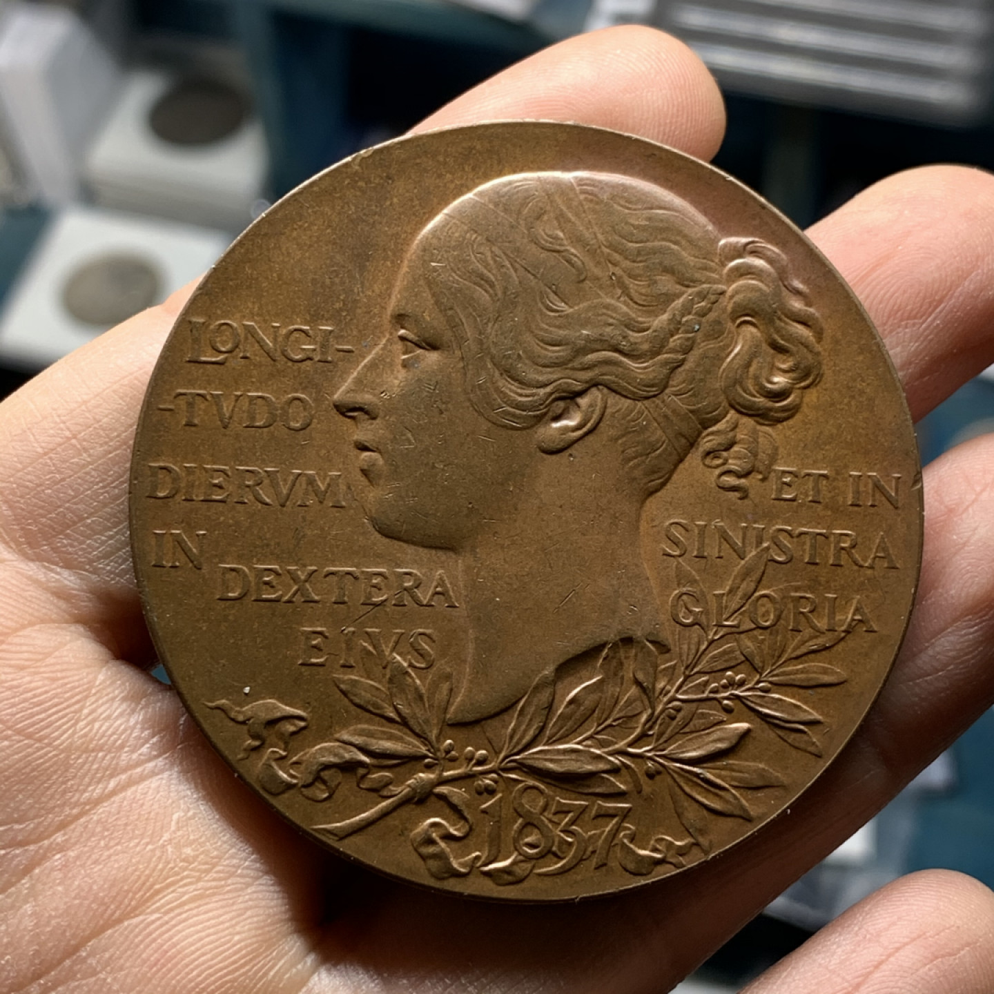 《竞宝斋》第31场（年内尾拍）-周日，周一，周二3场连拍（全场顺丰包邮） 英国1897年维多利亚在位60周年大铜章 55mm 76克厚重压手，铸造精美