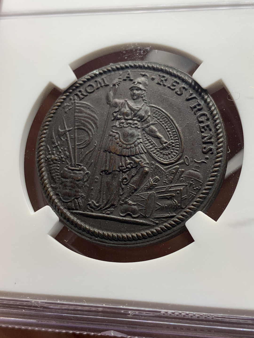 《竞宝斋》第31场（年内尾拍）-周日，周一，周二3场连拍（全场顺丰包邮） 唯一冠军分 NGC-MS64 意大利教皇国 1556年 皮乌斯四世 铜章 高浮雕工艺 巧克力包浆 难得藏品