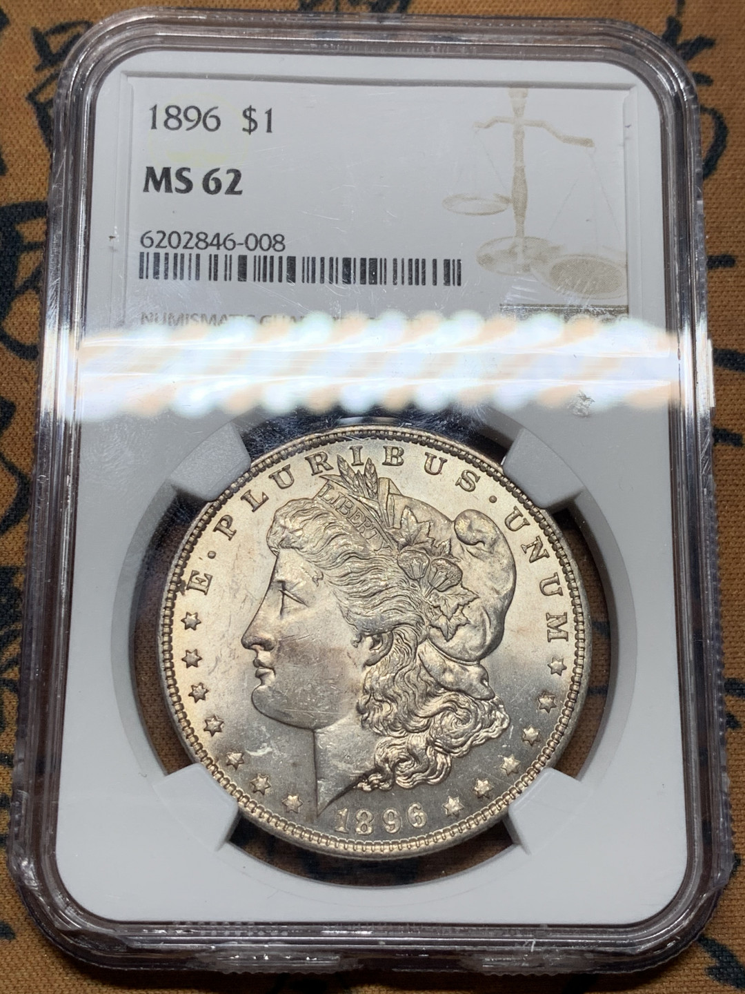 《竞宝斋》第31场（年内尾拍）-周日，周一，周二3场连拍（全场顺丰包邮） NGC-MS62 美国 1896年 1元 摩根银币 盒子底部快递有损