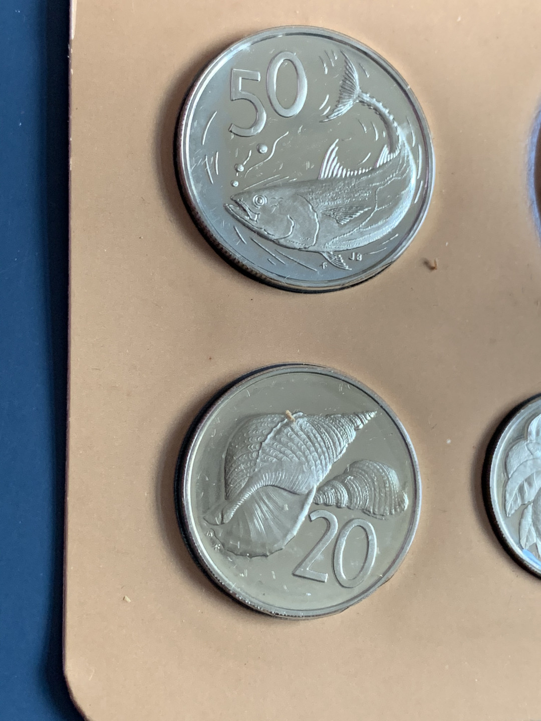 《竞宝斋》第31场（年内尾拍）-周日，周一，周二3场连拍（全场顺丰包邮） 库克群岛 1976年 精制套币8枚含1枚大银币27克原盒原证