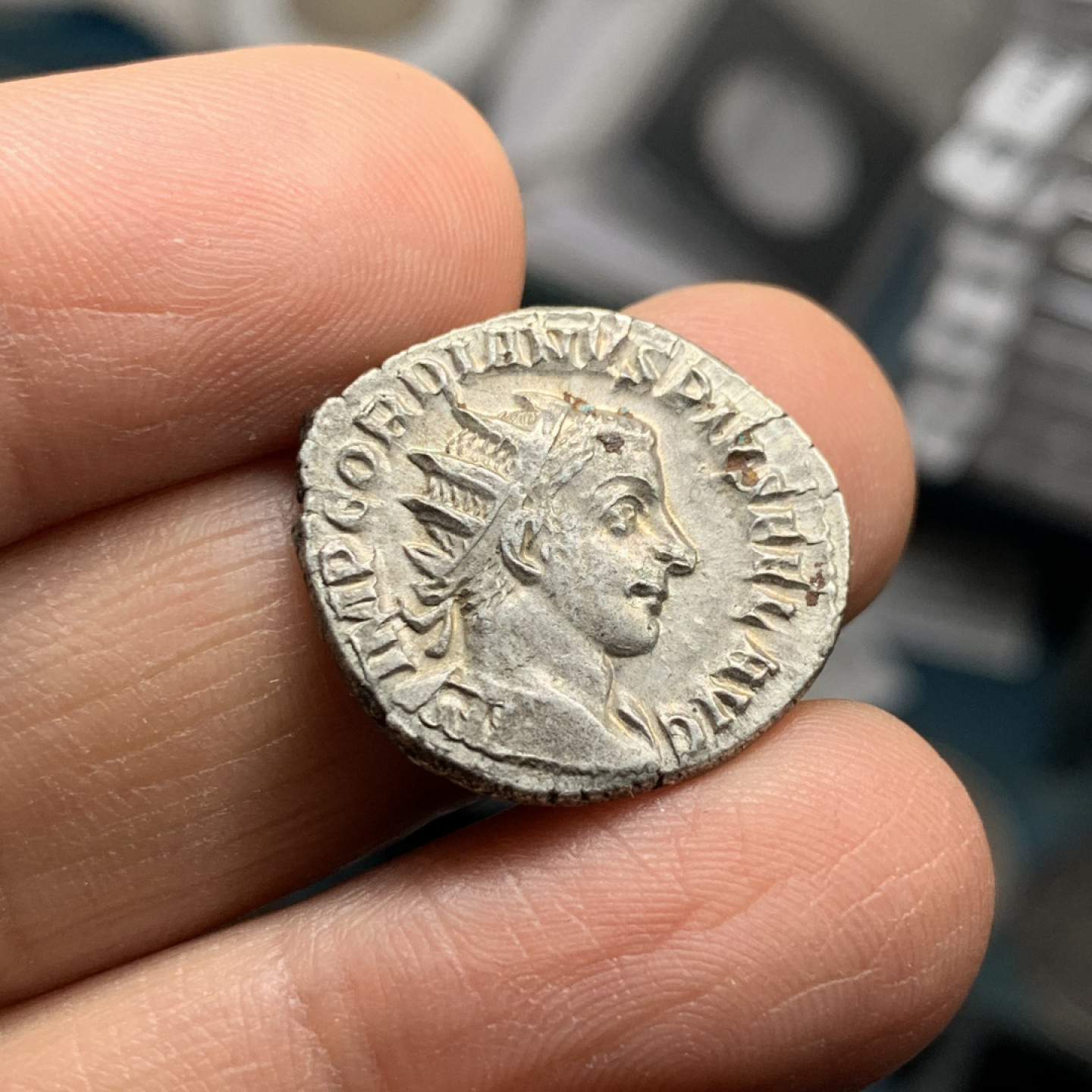 《竞宝斋》第31场（年内尾拍）-周日，周一，周二3场连拍（全场顺丰包邮） 好品古罗马银币 戈尔迪安三世  公元 242-244 年 重量：4克，宽：22.6mm 难得品相 人物生动，细节清晰