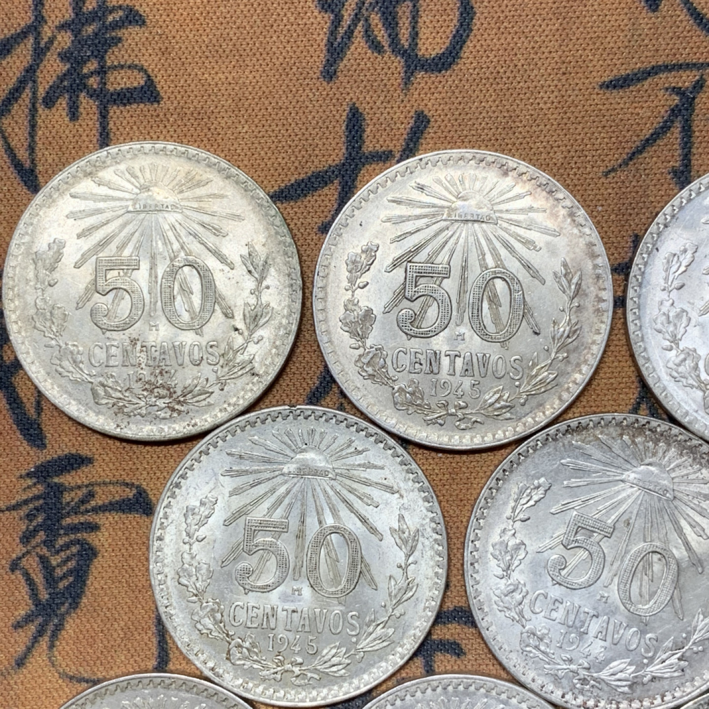 《竞宝斋》第31场（年内尾拍）-周日，周一，周二3场连拍（全场顺丰包邮） 8枚一组 二战期间1943-1945 墨西哥50分小鹰洋银币一组原光品相