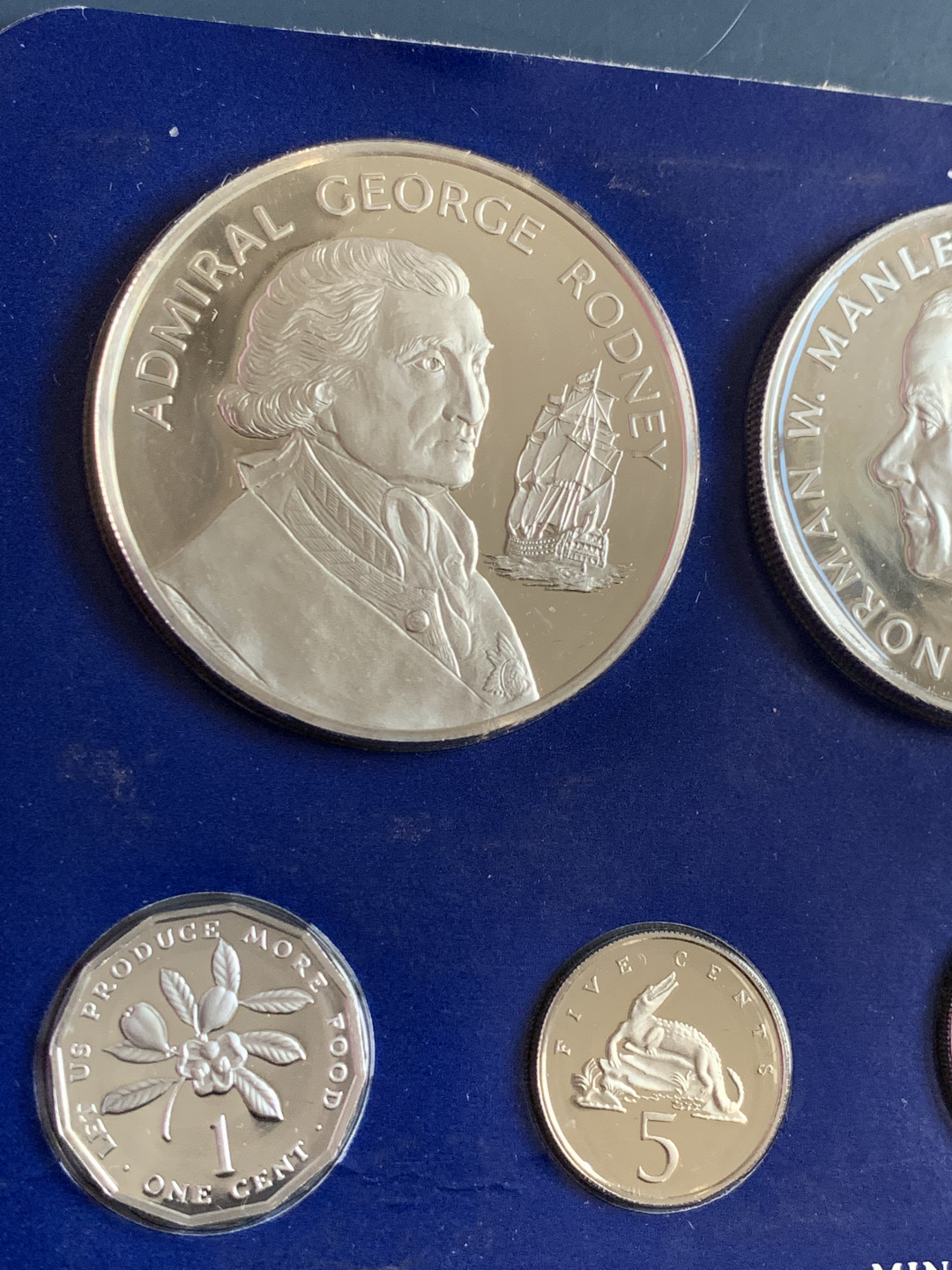 《竞宝斋》第31场（年内尾拍）-周日，周一，周二3场连拍（全场顺丰包邮） 牙买加 1977年 精制套币9枚含2枚大银币80克原盒原证