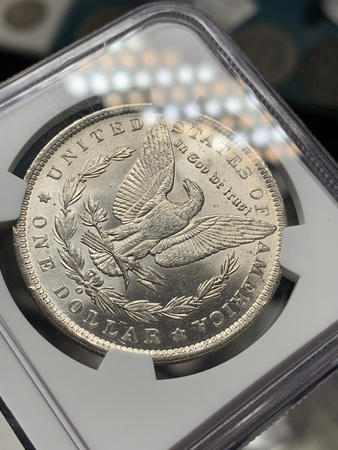 《竞宝斋》第31场（年内尾拍）-周日，周一，周二3场连拍（全场顺丰包邮） NGC MS62 美国1890年 摩根银元 带CAC认证标志，深彩月牙包浆 整体非常漂亮