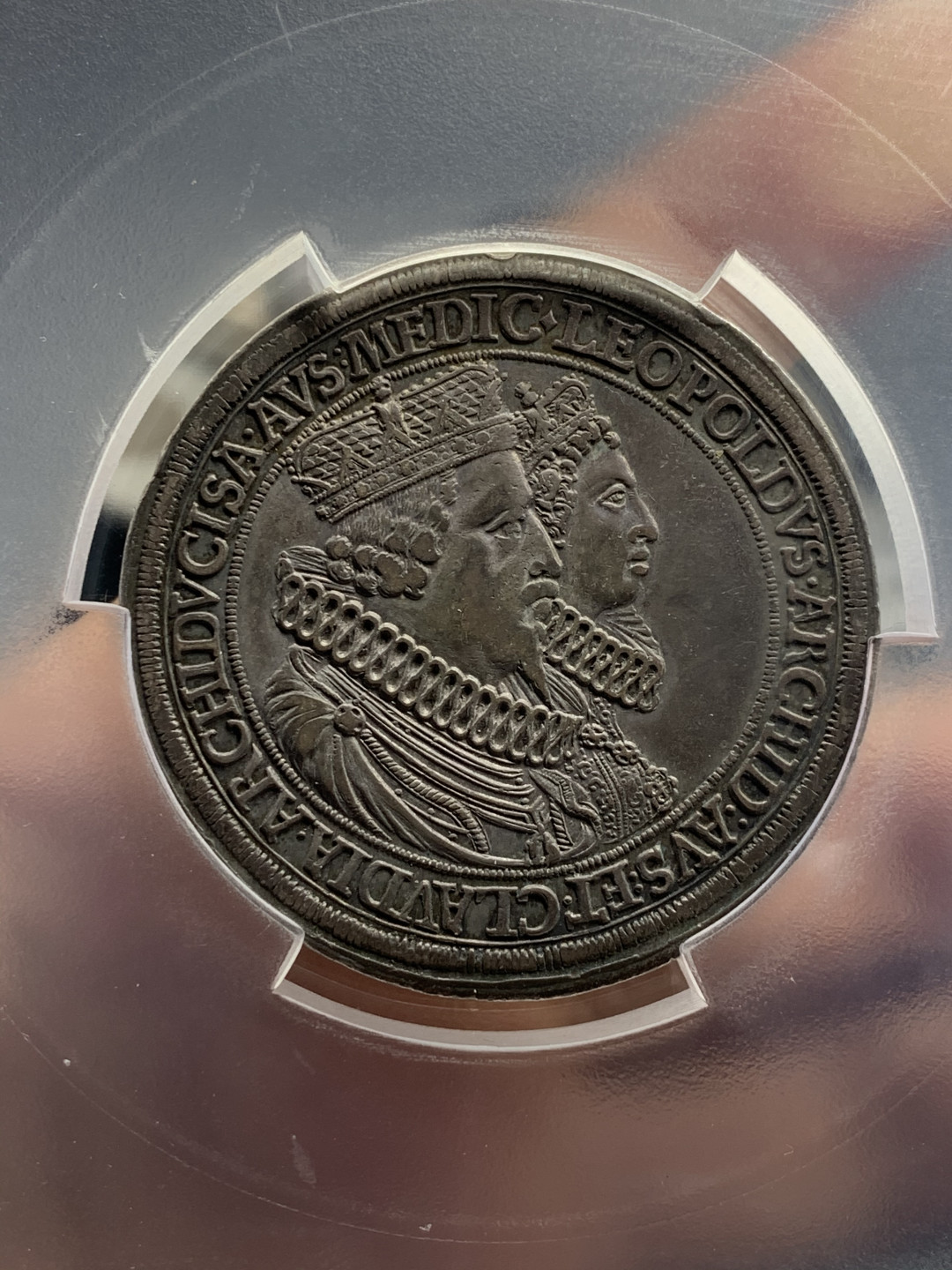 《竞宝斋》第31场（年内尾拍）-周日，周一，周二3场连拍（全场顺丰包邮） PCGS AU50 神圣罗马帝国 1626年2泰勒银币 利奥波德五世和克劳迪娅·德·美第奇大公大婚2泰勒 细节优秀 没有同期币常有缺陷