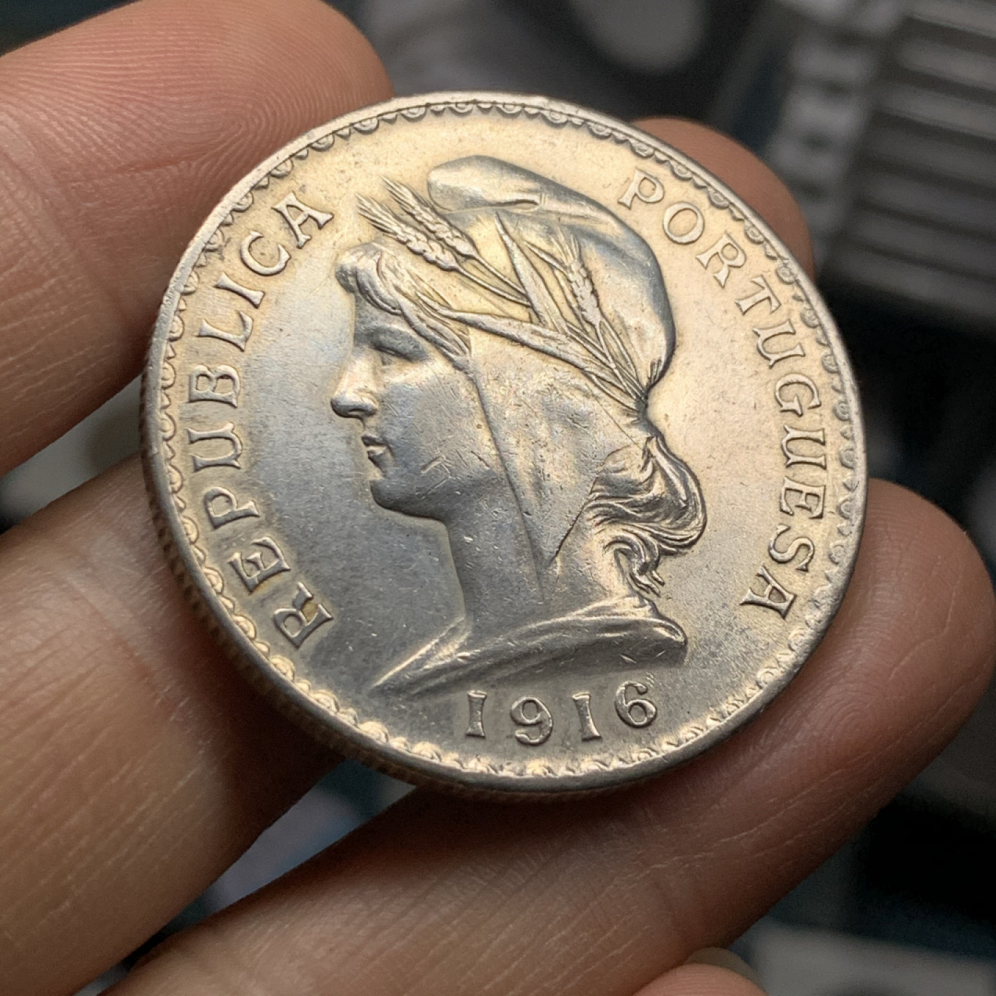 《竞宝斋》第31场（年内尾拍）-周日，周一，周二3场连拍（全场顺丰包邮） 极美品 葡萄牙女神 1916年 1埃斯库多 大银币 25克，37.5mm