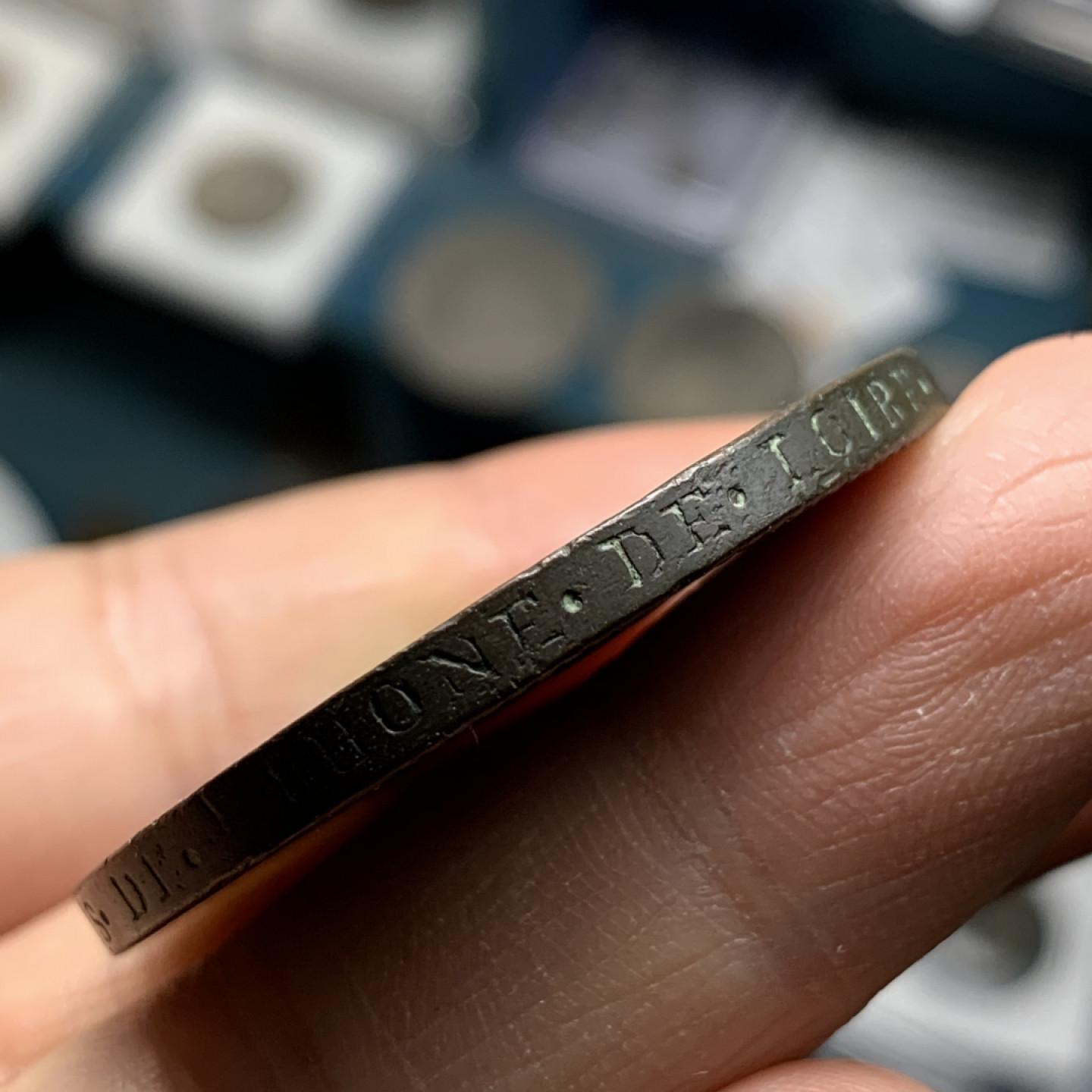 《竞宝斋》第31场（年内尾拍）-周日，周一，周二3场连拍（全场顺丰包邮） 高细节 法国 1792年 大革命 莫奈龙 5索尔 大铜币 细节见图  31.1克  39.8mm