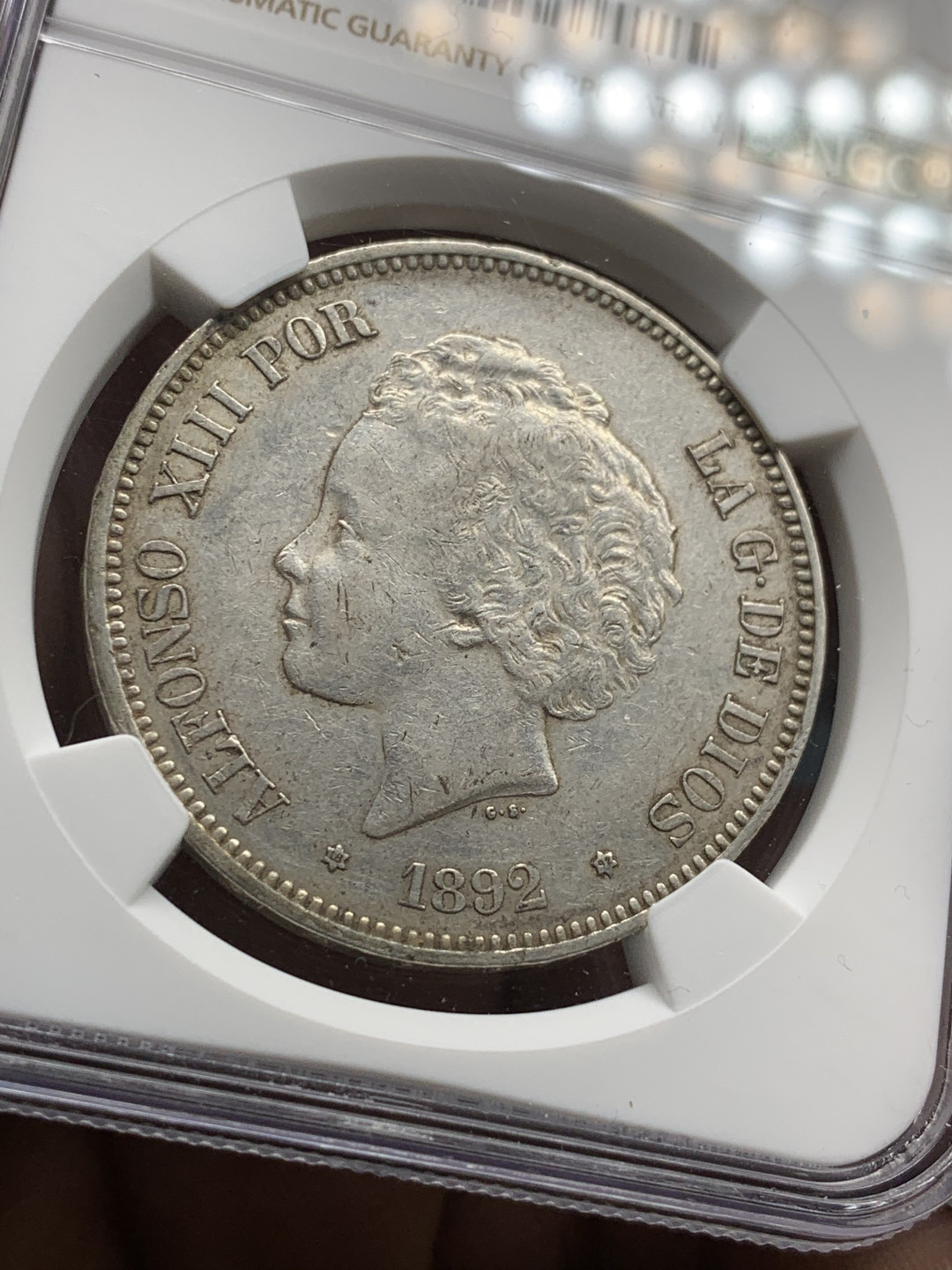 《竞宝斋》第31场（年内尾拍）-周日，周一，周二3场连拍（全场顺丰包邮） NGC 评级 西班牙 1892年 爆炸头 5比塞塔 双柱银币 原味好细节