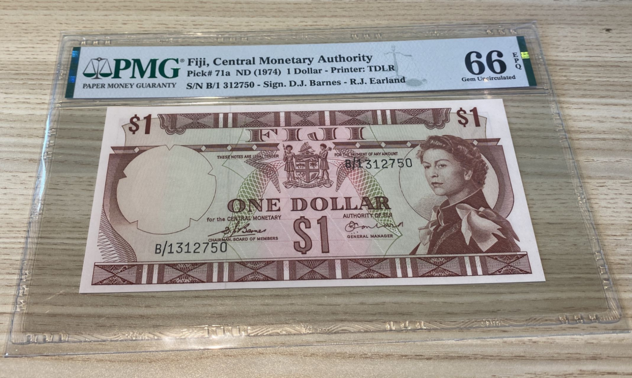 Chase Auction 第1期 - -世界纸币精萃 1974年斐济1元，PMG66，戎装女王，雕刻精美，凸凹有致！已在位70年，有望打破世界最长在位君主纪录！