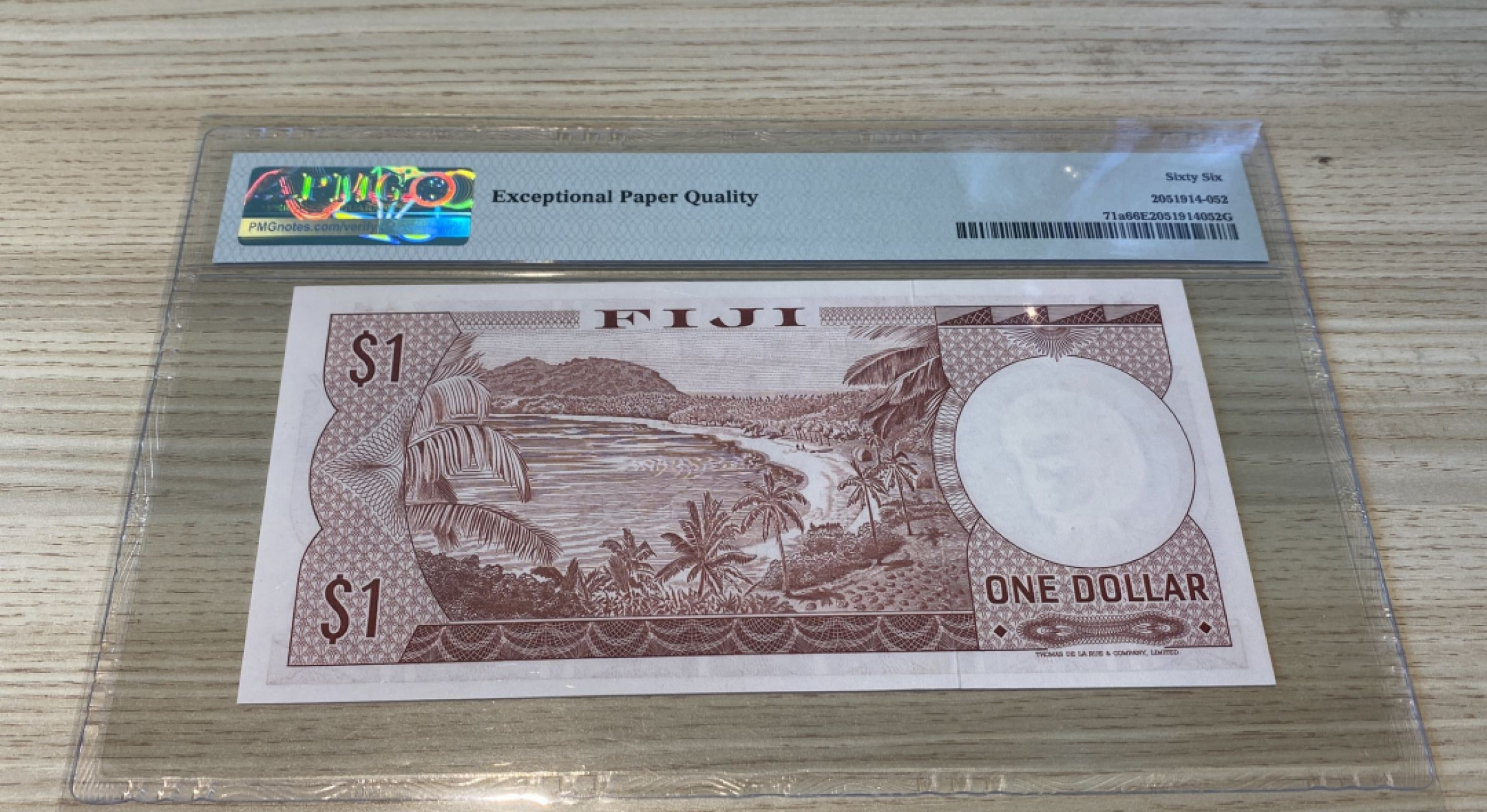 Chase Auction 第1期 - -世界纸币精萃 1974年斐济1元，PMG66，戎装女王，雕刻精美，凸凹有致！已在位70年，有望打破世界最长在位君主纪录！