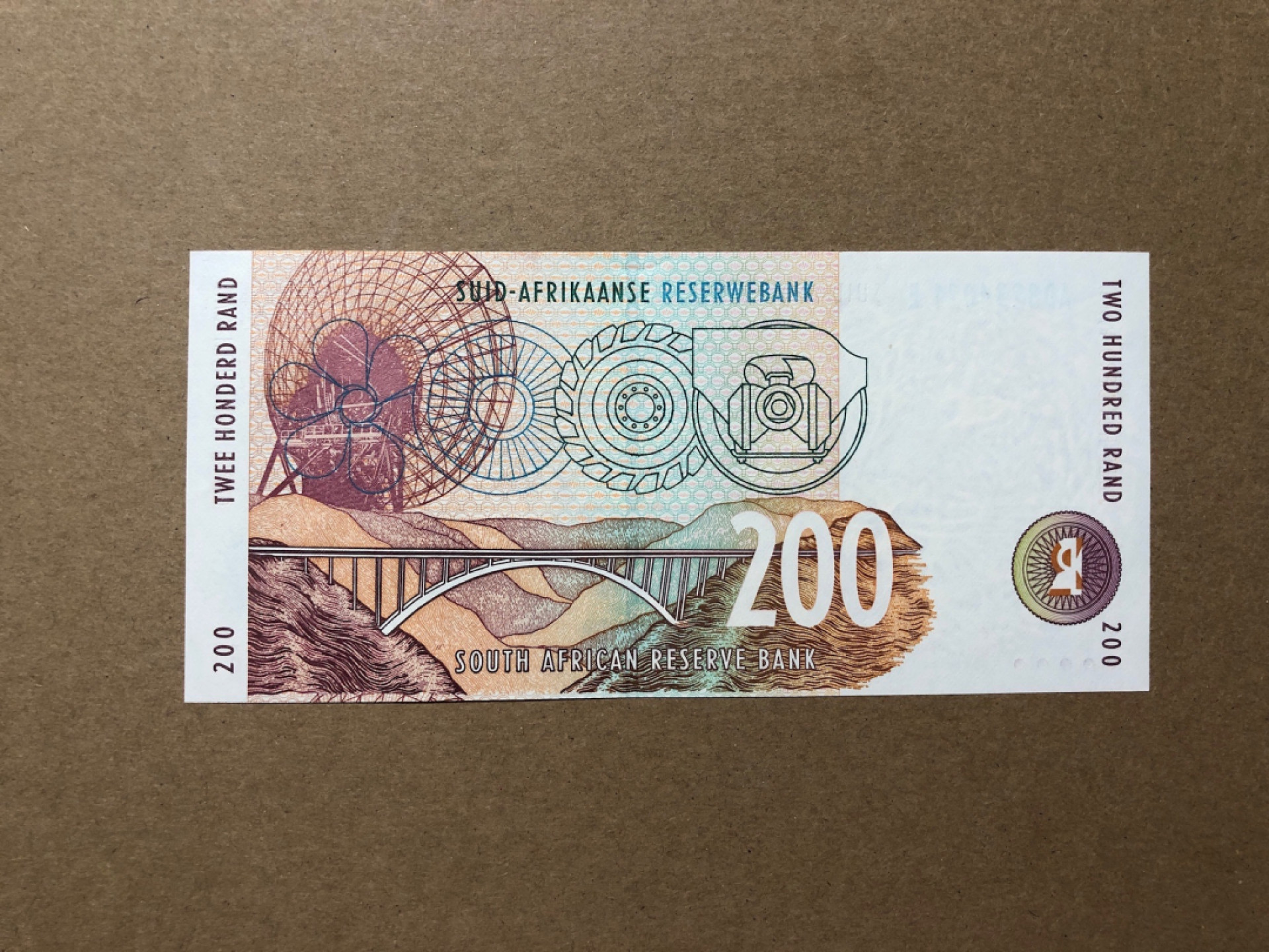《张总收藏》48期——新春精品 南非200兰特 UNC 1999年豹子