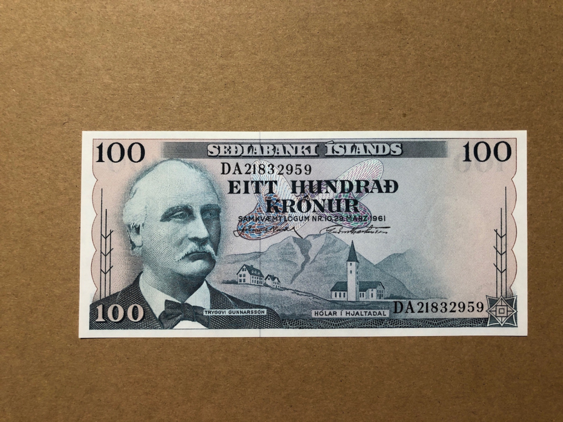 《张总收藏》48期——新春精品 冰岛100克朗 UNC 1961年 冰岛银行家、企业家根拿松 