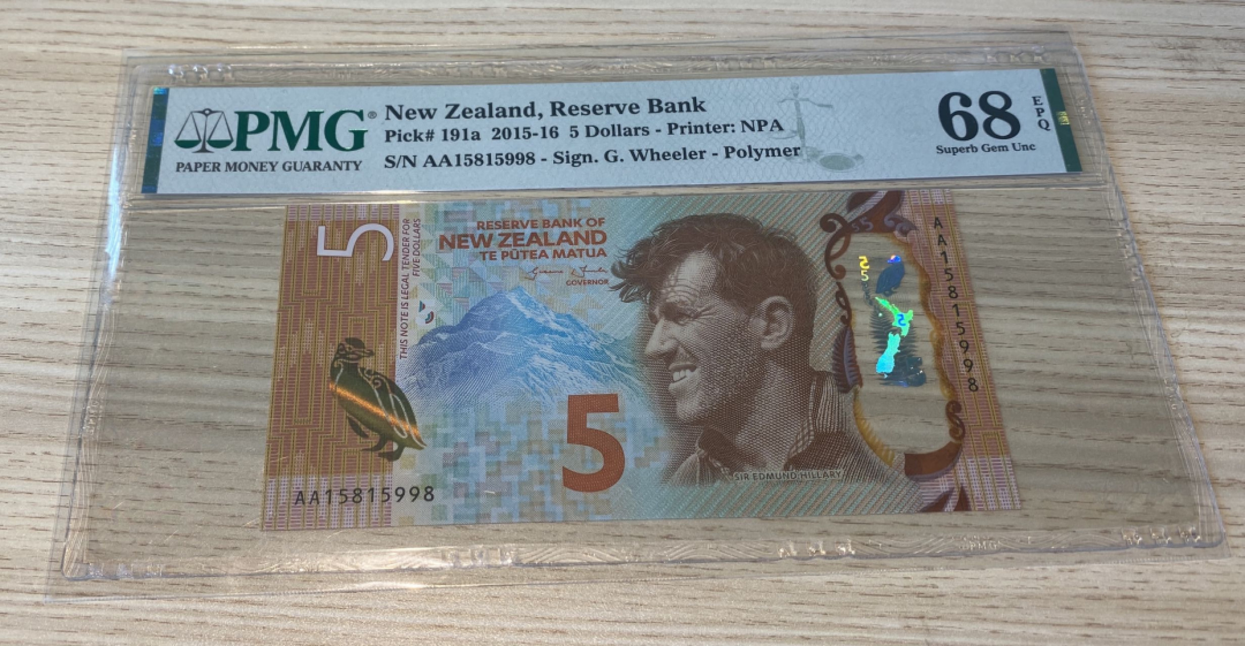Chase Auction 第1期 - -世界纸币精萃 2015年新西兰5元，PMG68分，号码nice，首发冠AA，IBNS获奖纸币！正面为登上珠穆朗玛峰的第一人埃德蒙·希拉里爵士，背面为黄眼企鹅！